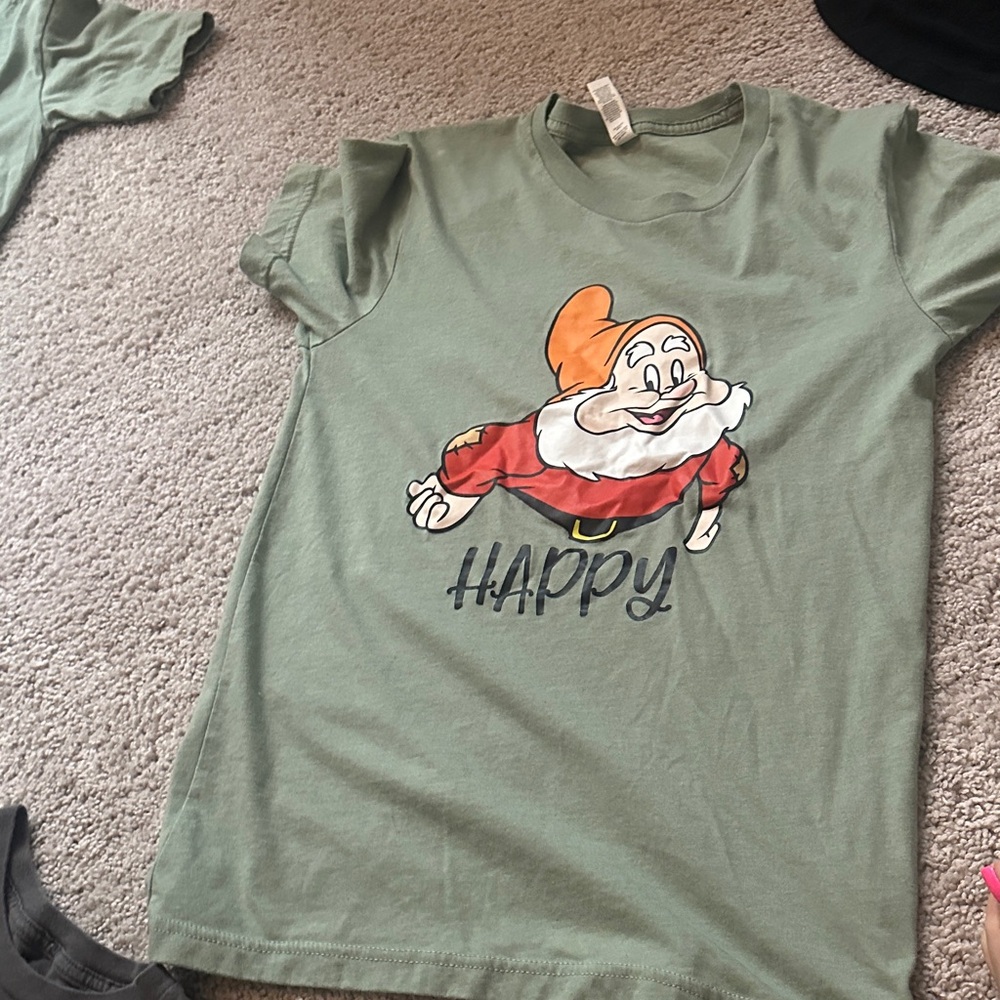 Men’s Snow White seven dwarves  'Happy' Graphic Tee - Olive Green